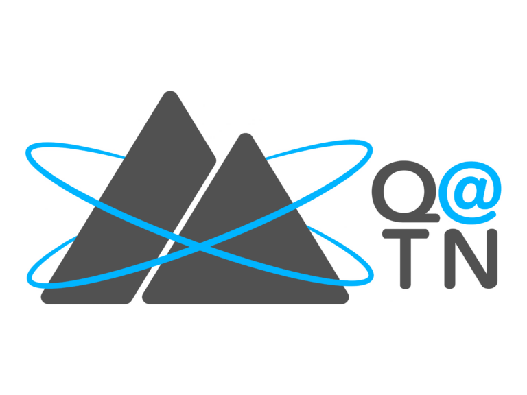 2D materials: from many-body physics to quantum technologies