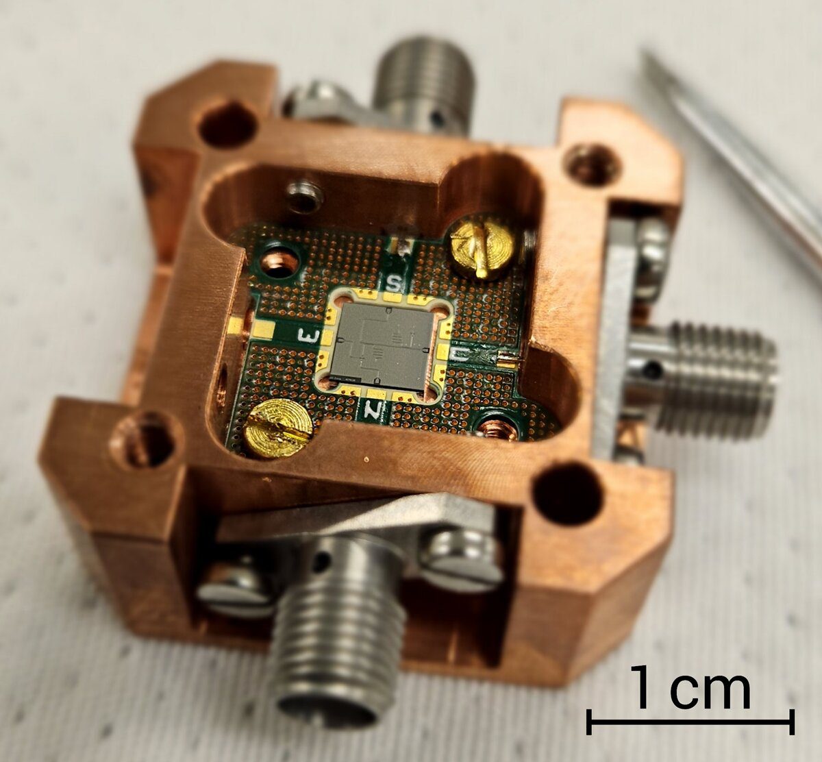 Close-up of a superconducting qubit device